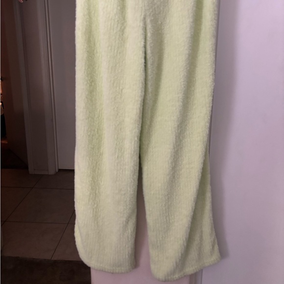 Excellent condition Hippie Rose
Cozy Light Green Fuzzy Lounge Set, size M - Picture 4 of 11